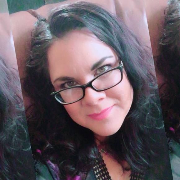 Meet your Posher, Becca - Picture 1 of 1